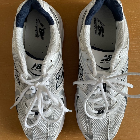 New Balance White and Navy 530 Shoes - Picture 11 of 12